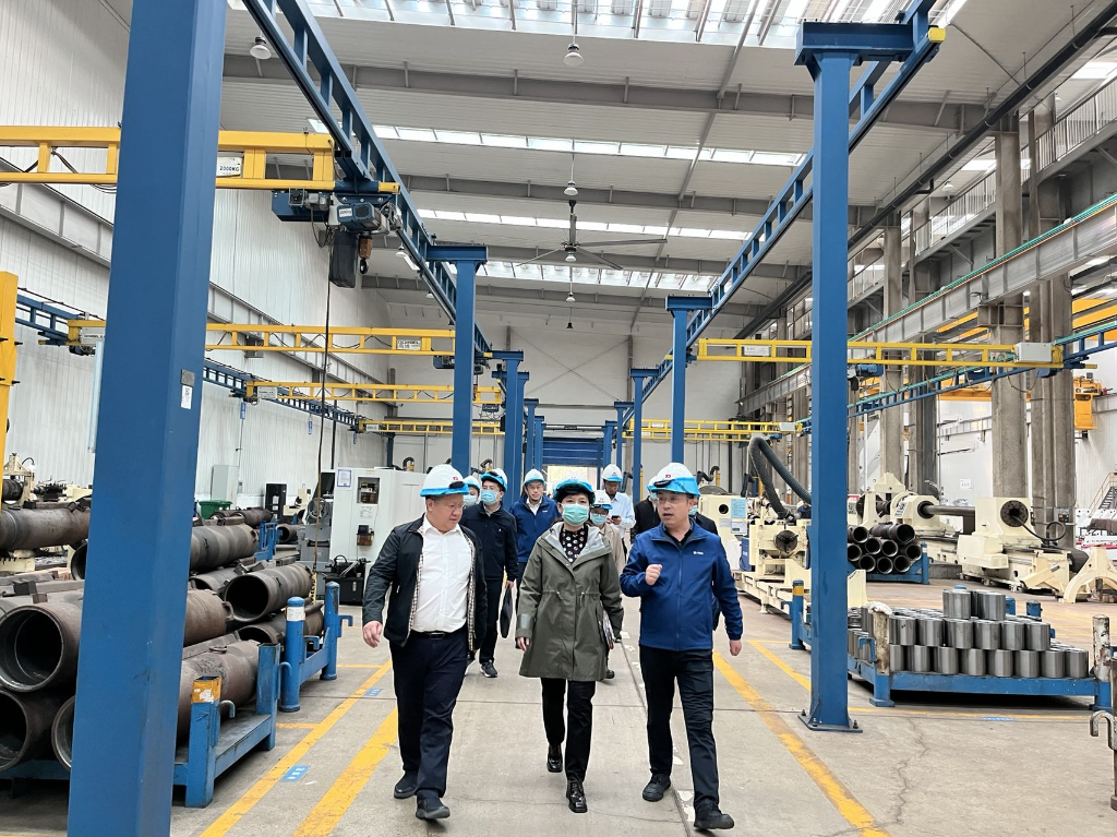 河南省科技厅副厅长陶曼晞、航空港区管委会副主任魏学彬一行光临bte365官网工业园